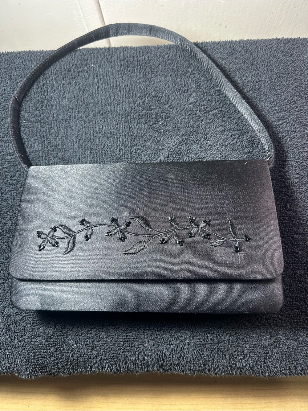 Elegant Black Evening Shoulder Bag with Floral Embroidery
